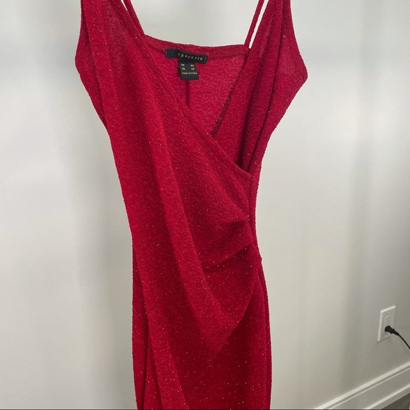 Red asymmetrical shiny bodycon v-neck dress - Picture 3 of 5